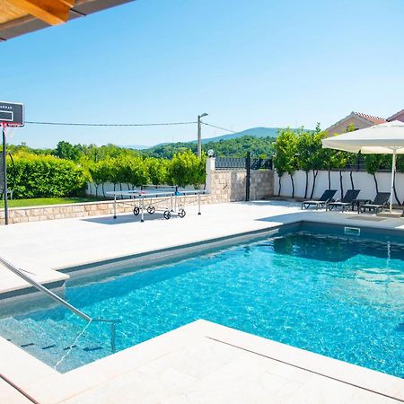 Vacation Villa Matic With 7 Bedrooms 锡尼 外观 照片