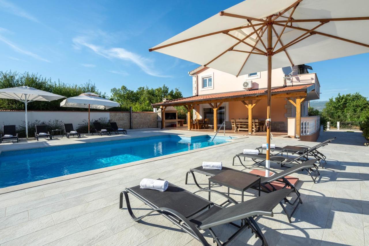 Vacation Villa Matic With 7 Bedrooms 锡尼 外观 照片