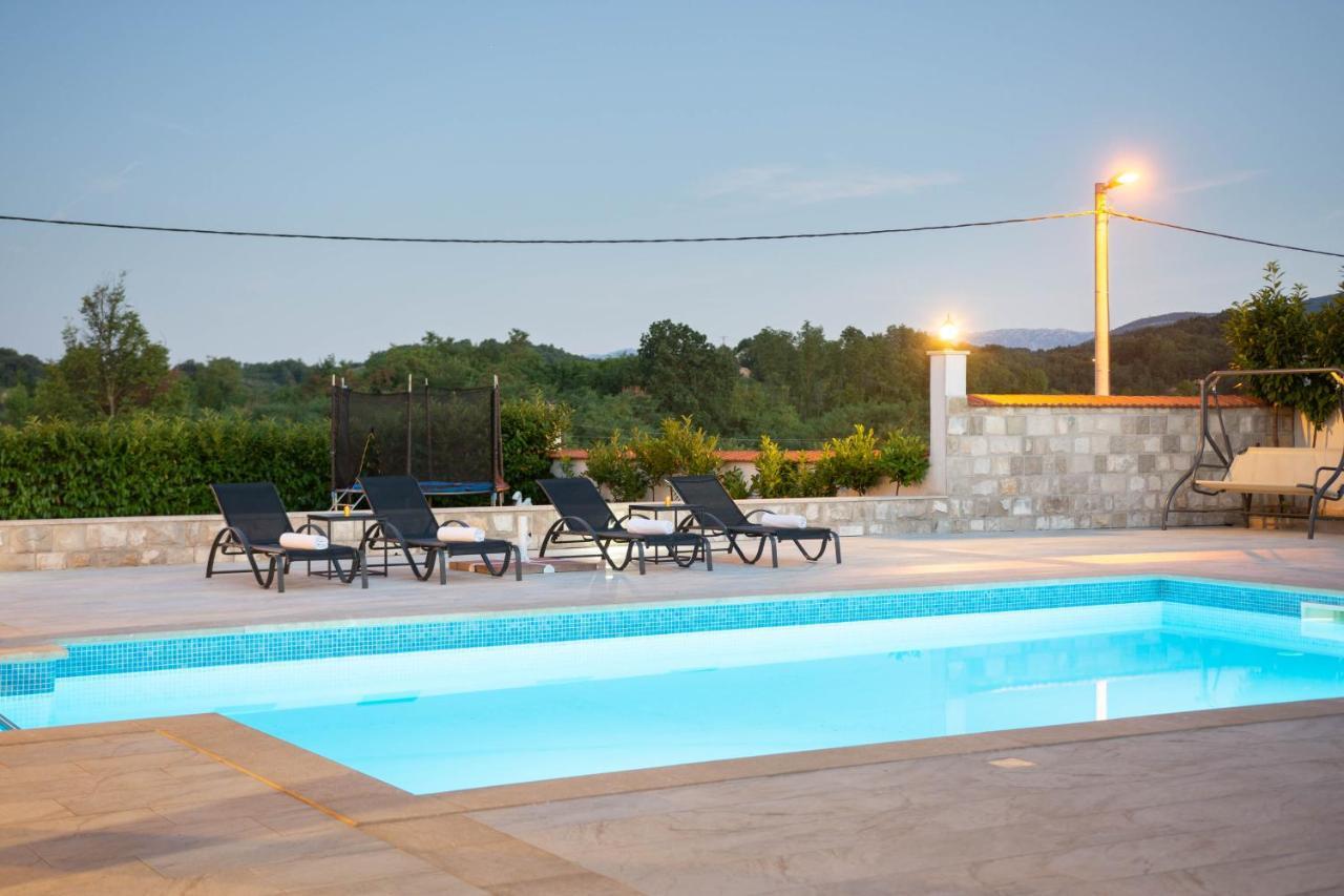 Vacation Villa Matic With 7 Bedrooms 锡尼 外观 照片