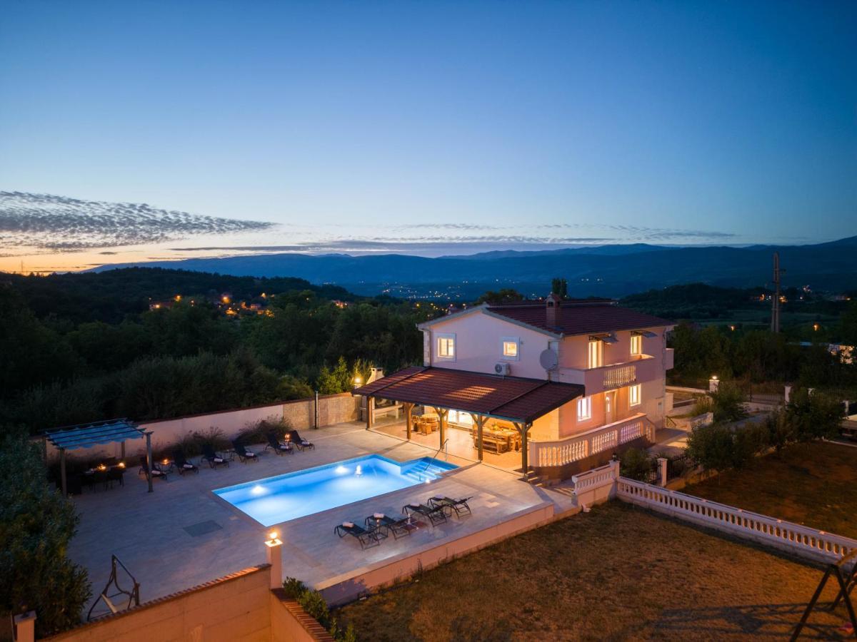 Vacation Villa Matic With 7 Bedrooms 锡尼 外观 照片