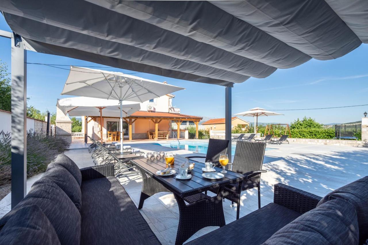 Vacation Villa Matic With 7 Bedrooms 锡尼 外观 照片