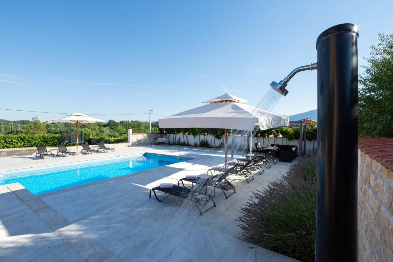 Vacation Villa Matic With 7 Bedrooms 锡尼 外观 照片