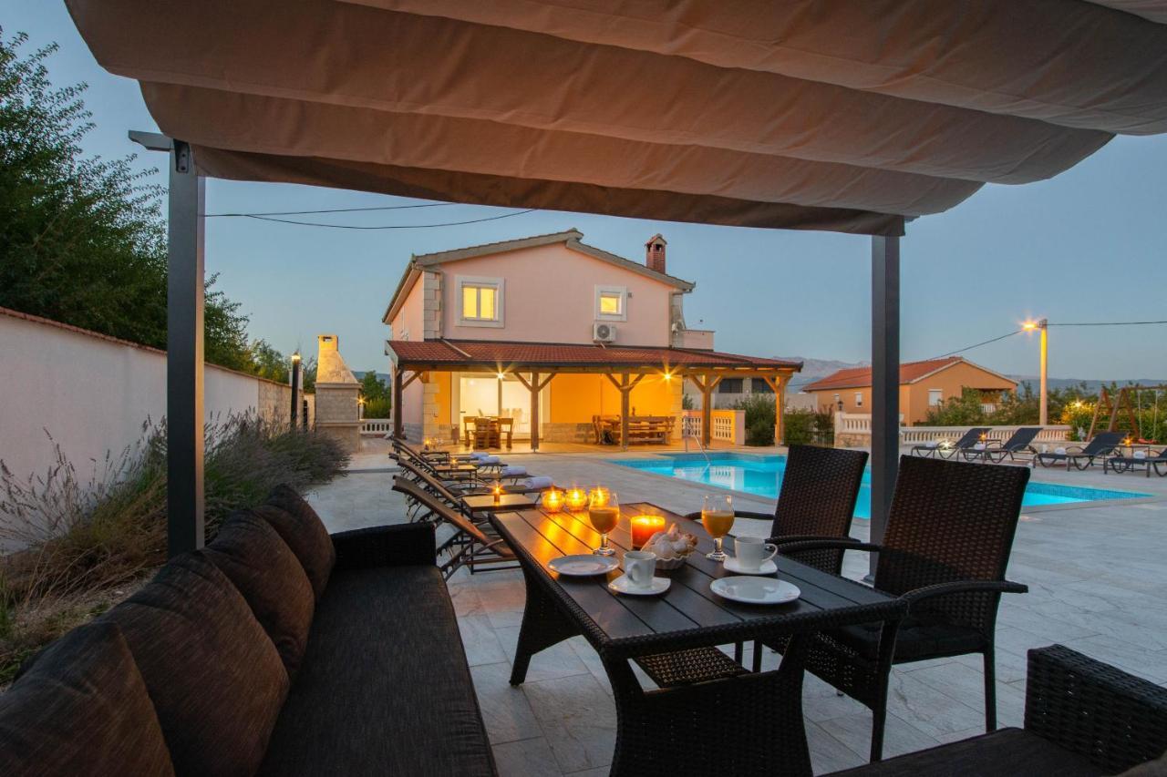Vacation Villa Matic With 7 Bedrooms 锡尼 外观 照片