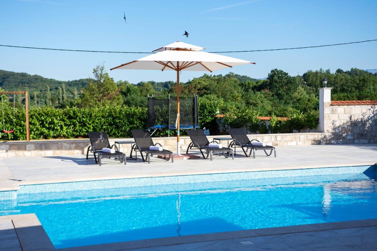 Vacation Villa Matic With 7 Bedrooms 锡尼 外观 照片