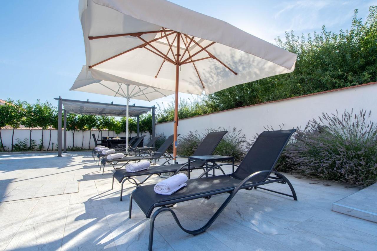 Vacation Villa Matic With 7 Bedrooms 锡尼 外观 照片