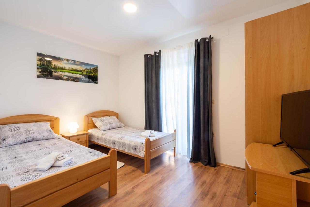 Vacation Villa Matic With 7 Bedrooms 锡尼 外观 照片