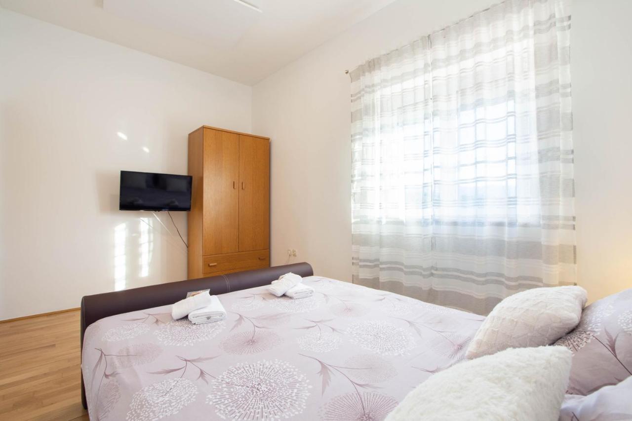 Vacation Villa Matic With 7 Bedrooms 锡尼 外观 照片
