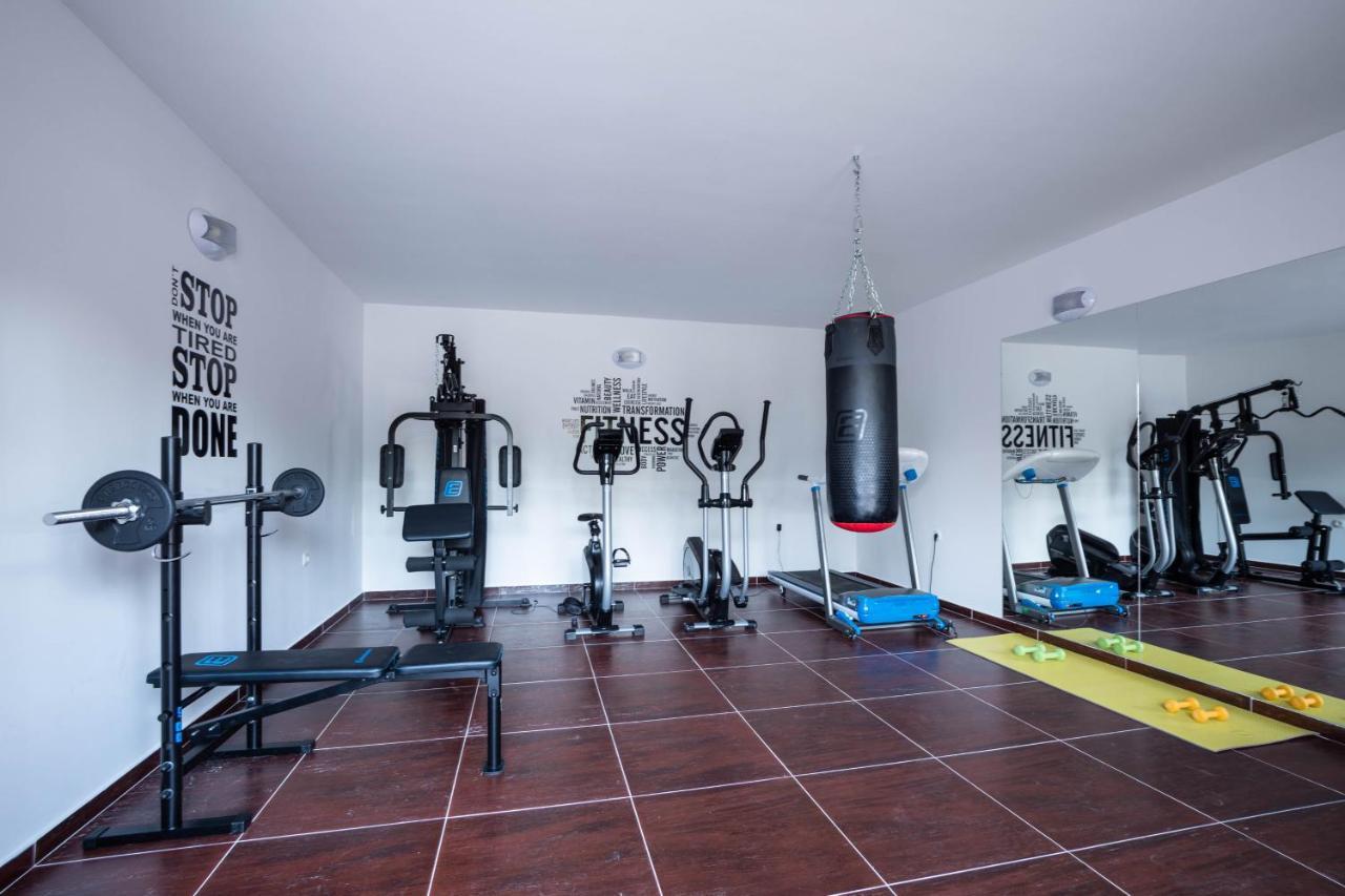 Vacation Villa Matic With 7 Bedrooms 锡尼 外观 照片