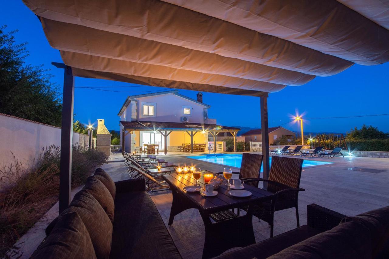 Vacation Villa Matic With 7 Bedrooms 锡尼 外观 照片