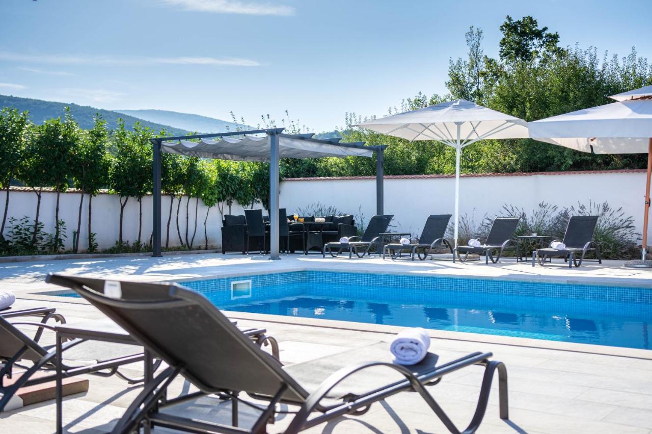 Vacation Villa Matic With 7 Bedrooms 锡尼 外观 照片