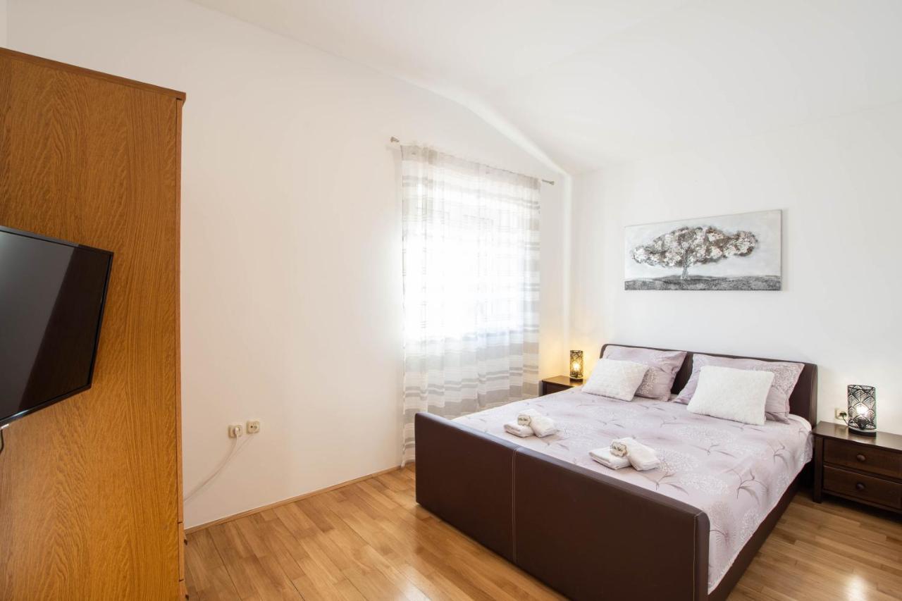 Vacation Villa Matic With 7 Bedrooms 锡尼 外观 照片