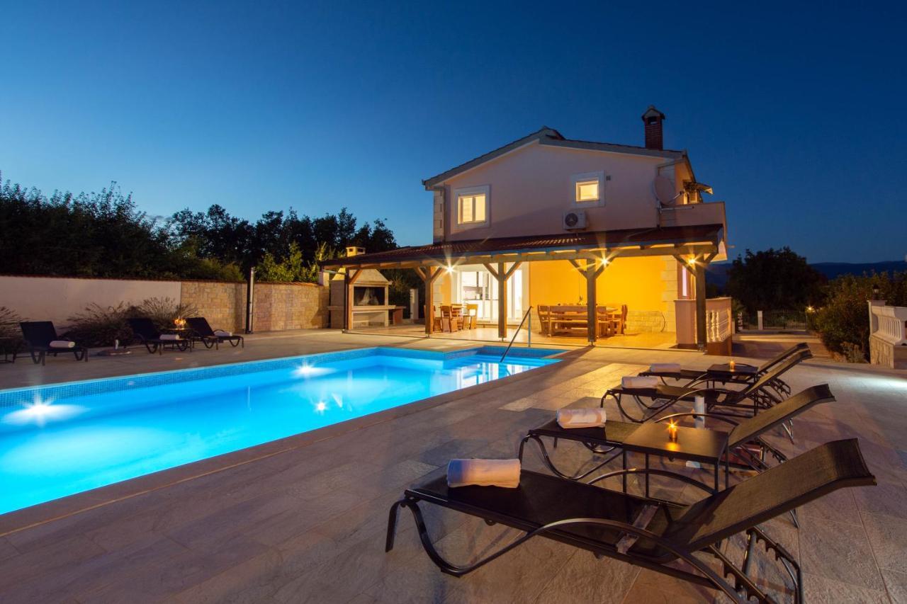 Vacation Villa Matic With 7 Bedrooms 锡尼 外观 照片