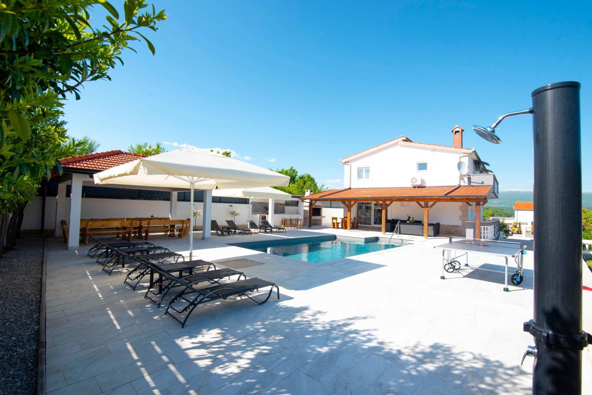 Vacation Villa Matic With 7 Bedrooms 锡尼 外观 照片