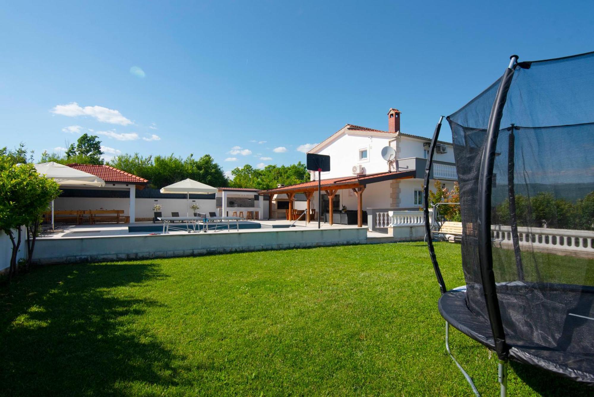 Vacation Villa Matic With 7 Bedrooms 锡尼 外观 照片