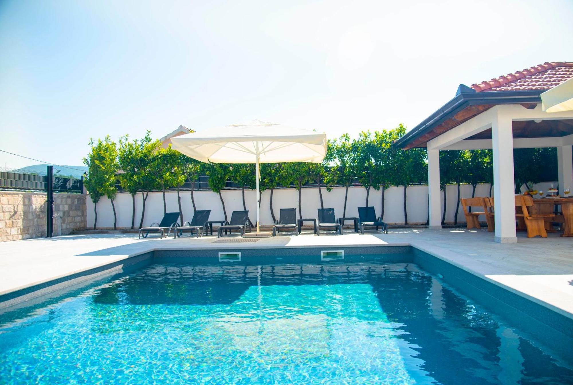 Vacation Villa Matic With 7 Bedrooms 锡尼 外观 照片
