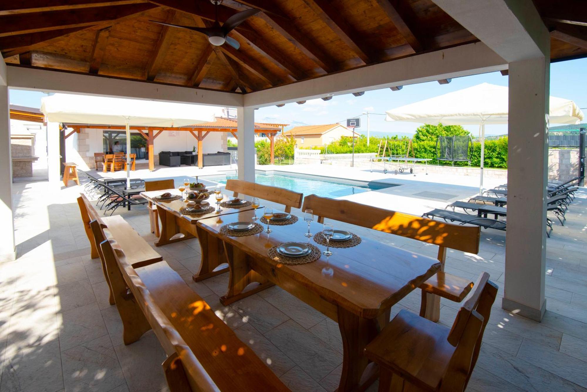 Vacation Villa Matic With 7 Bedrooms 锡尼 外观 照片